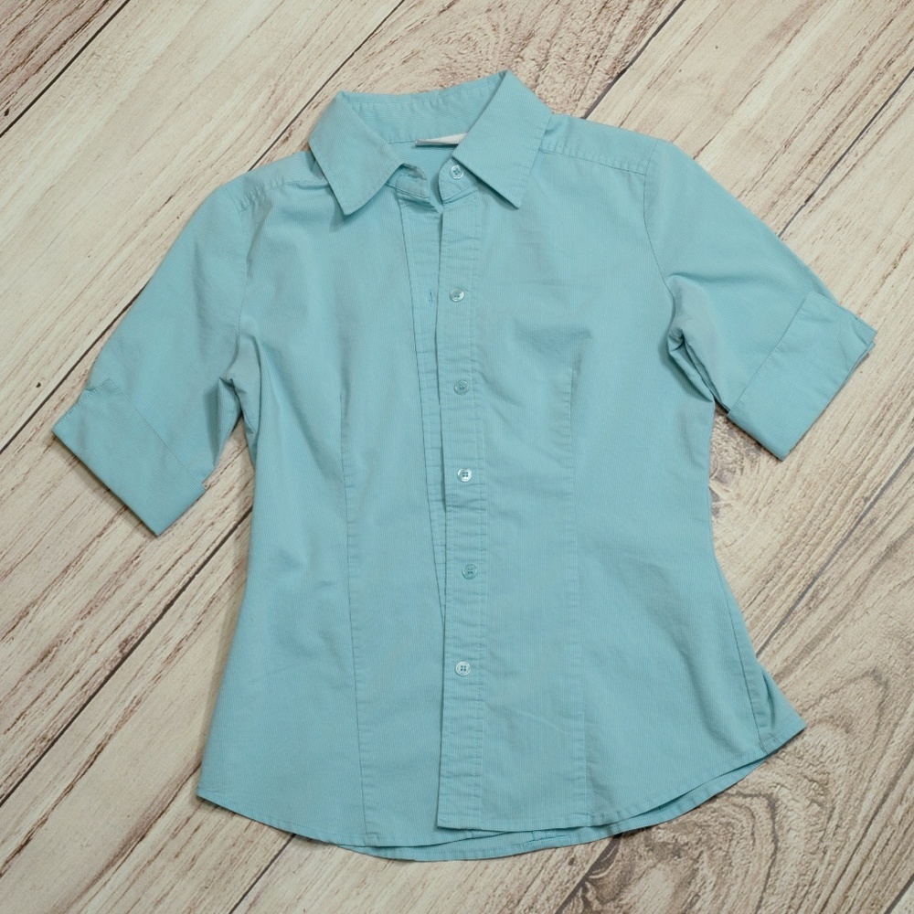 New York & Co. short sleeve button up in teal